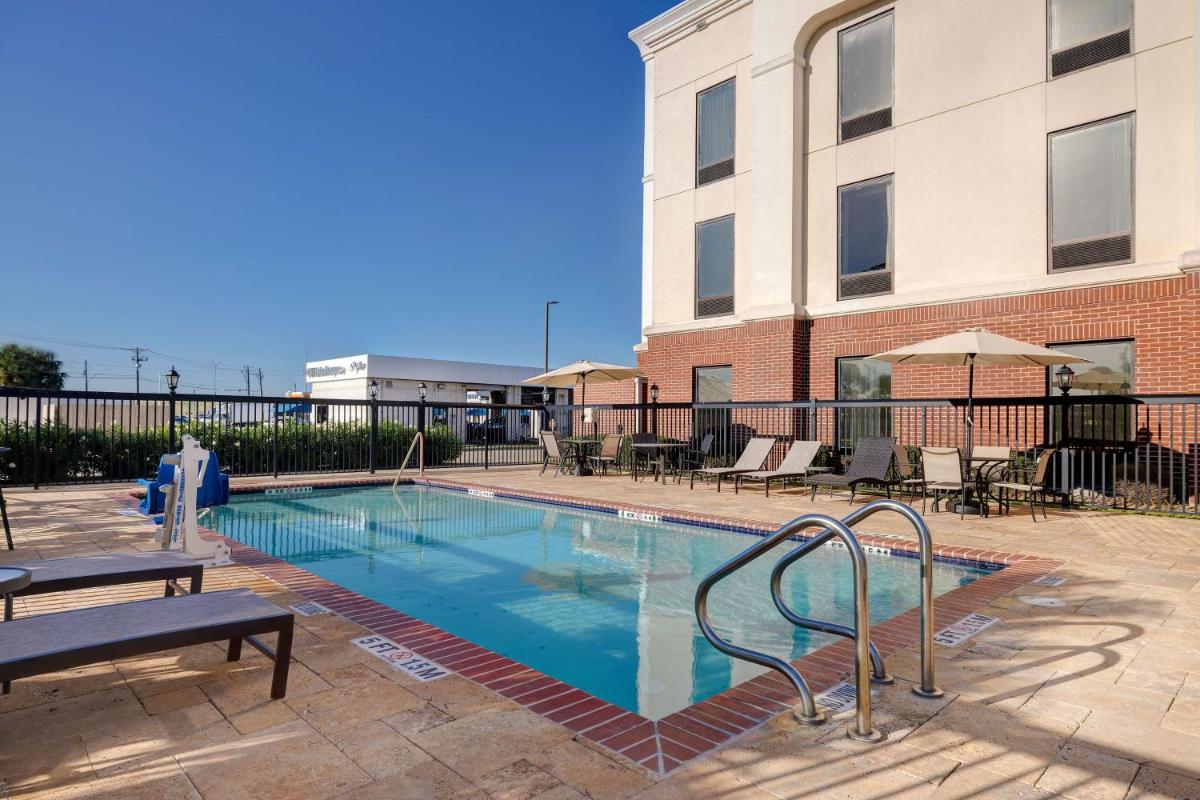 Popular attractions Area Nearby Property
